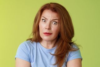Eva (58): Oslavu výročí nám překazil mladík, který zazvonil u dveří. Doslova jsem oněměla, když řekl, kdo je